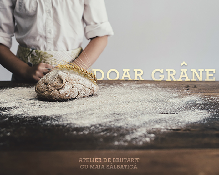 On a table there is flour and dough. Behind there is a woman baker and Doar grâne (Only grains) secondary logo